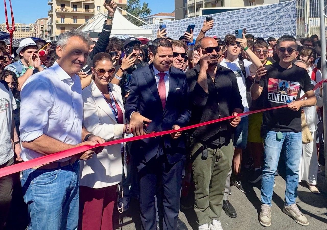 Etna Comics 2025 si apre nel segno di Igort, Battiato e grandi emozioni: tra fumetto, musica e impegno civile