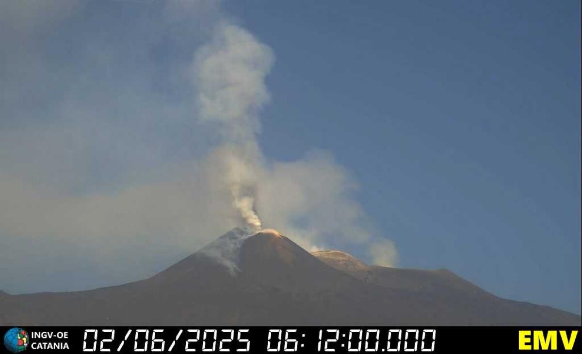 Etna: tremore in aumento, attività esplosiva dal Cratere di Sud-Est - 