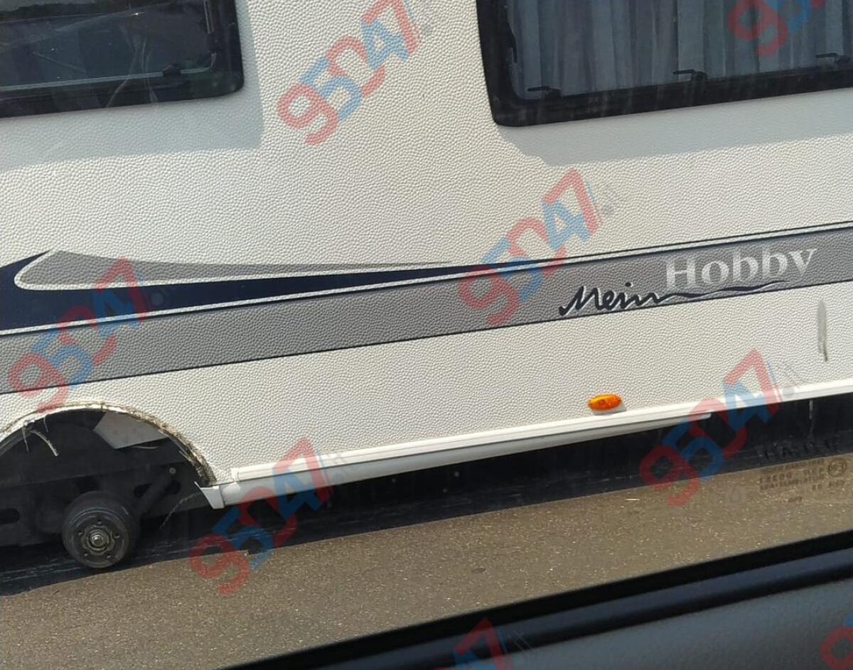 CAMPER PERDE UNA RUOTA , CODE SULLA SUPERSTRADA 121 - 