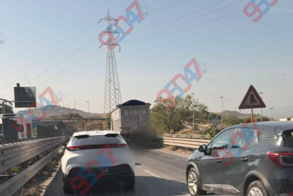 MISTERBIANCO, 27 GIUGNO 2025 – DISAGI SULLA SS 121 PER UN CAMION IN PANNE: TRAFFICO RALLENTATO VERSO - 