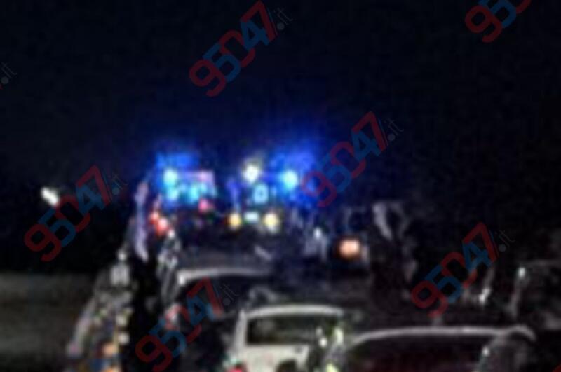 GRAVE INCIDENTE NOTTURNO SULLA SS 121: DUE FERITI, TRAFFICO IN TILT - 95047