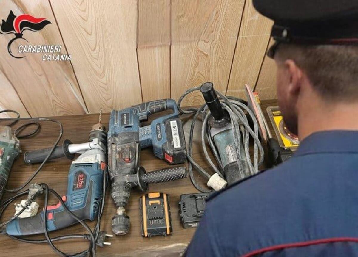 CATANIA. Si finge cliente di un B&amp;B e ruba attrezzi dal magazzino: fermata sul fatto - 