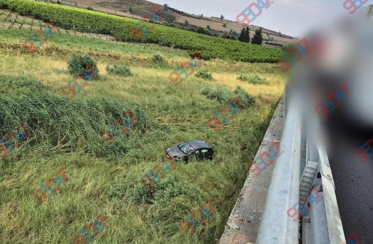 SCONTRO TRA DUE AUTO SULLA PALERMO-CATANIA: UNA VOLA GIÙ DAL VIADOTTO, TRE FERITI - 