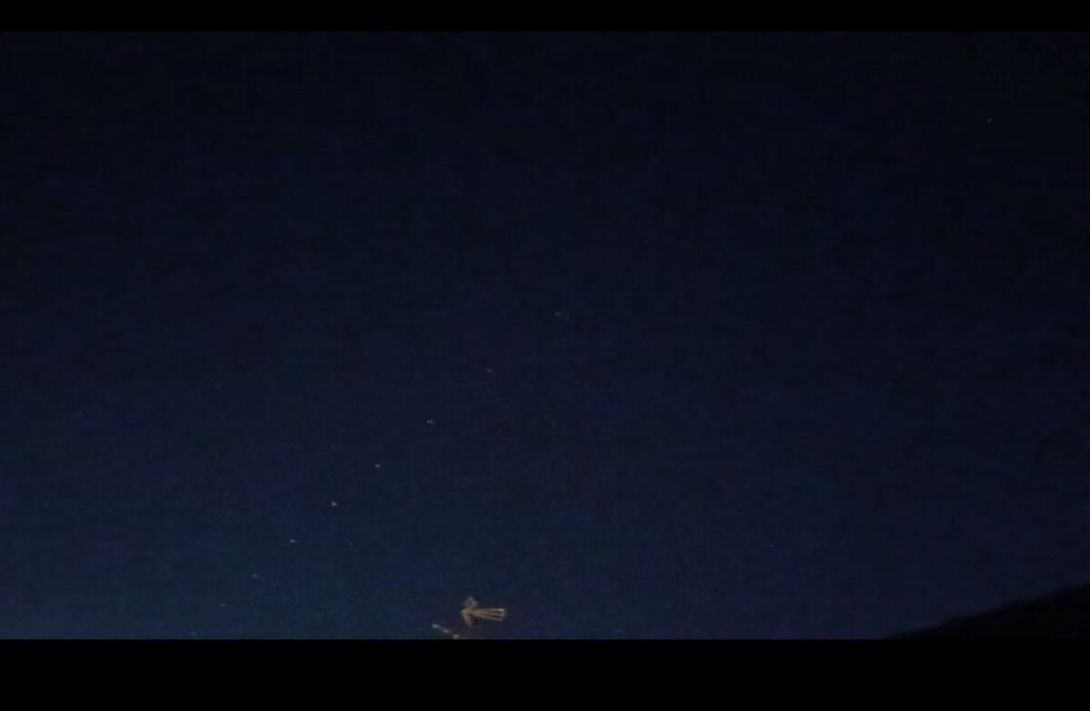 UNA SCIA DI LUCI HA SORPRESO PATERNÒ: QUESTA SERA È PASSATO STARLINK. ECCO I PROSSIMI PASSAGGI - 