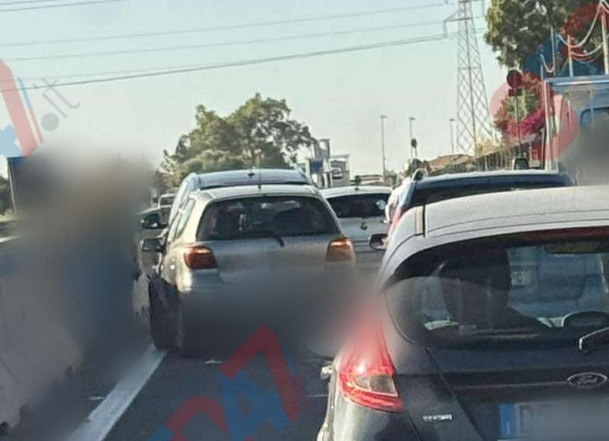 ENNESIMO INCIDENTE SULLA SS 121: TAMPONAMENTO TRA DUE VETTURE E TRAFFICO IN TILT NEI PRESSI DI PIANO TAVOLA - 