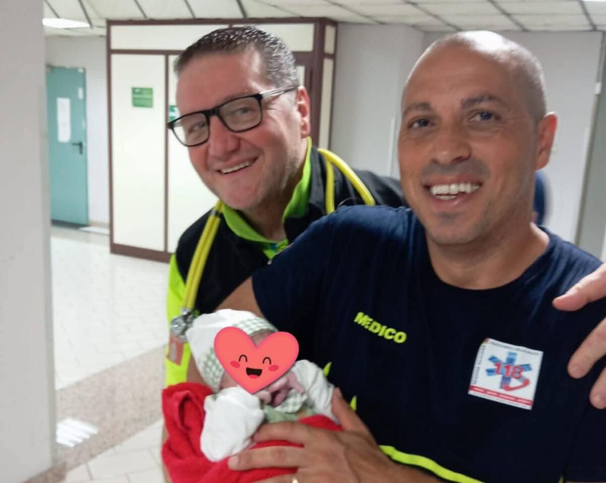ACI CATENA – Non c’era tempo per l’ospedale: mamma partorisce in ambulanza, stanno bene entrambi - 