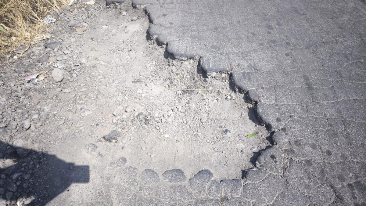 TORNA L’ALLARME BUCHE SULLA “SALITA DELLE TRE CASE”: PERICOLO LUNGO VIA SCALA VECCHIA TRA PATERNÒ E BELPASSO - 