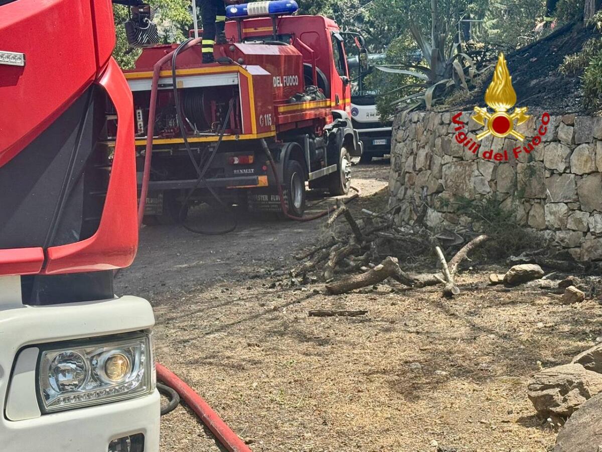 Bronte, incendio in una villetta in contrada Pomaro: gravi danni - 