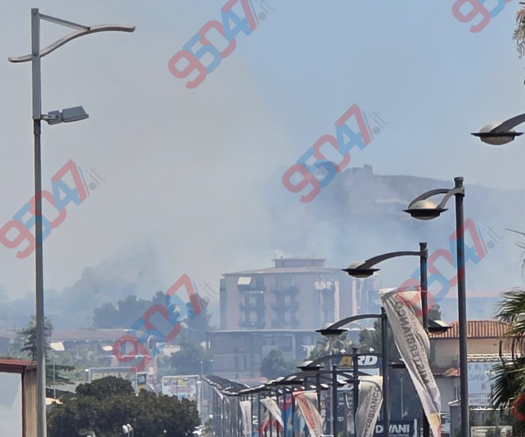 AGGIORNAMENTO INCENDI NEL CATANESE: VASTO ROGO TRA CATANIA E MISTERBIANCO, IN AZIONE ELICOTTERO ANTINCENDIO