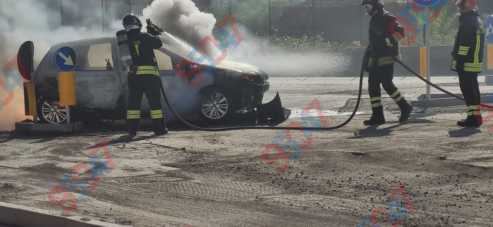 Paternò, pomeriggio movimentato: auto in fiamme e incidente con tir nel giro di pochi minuti