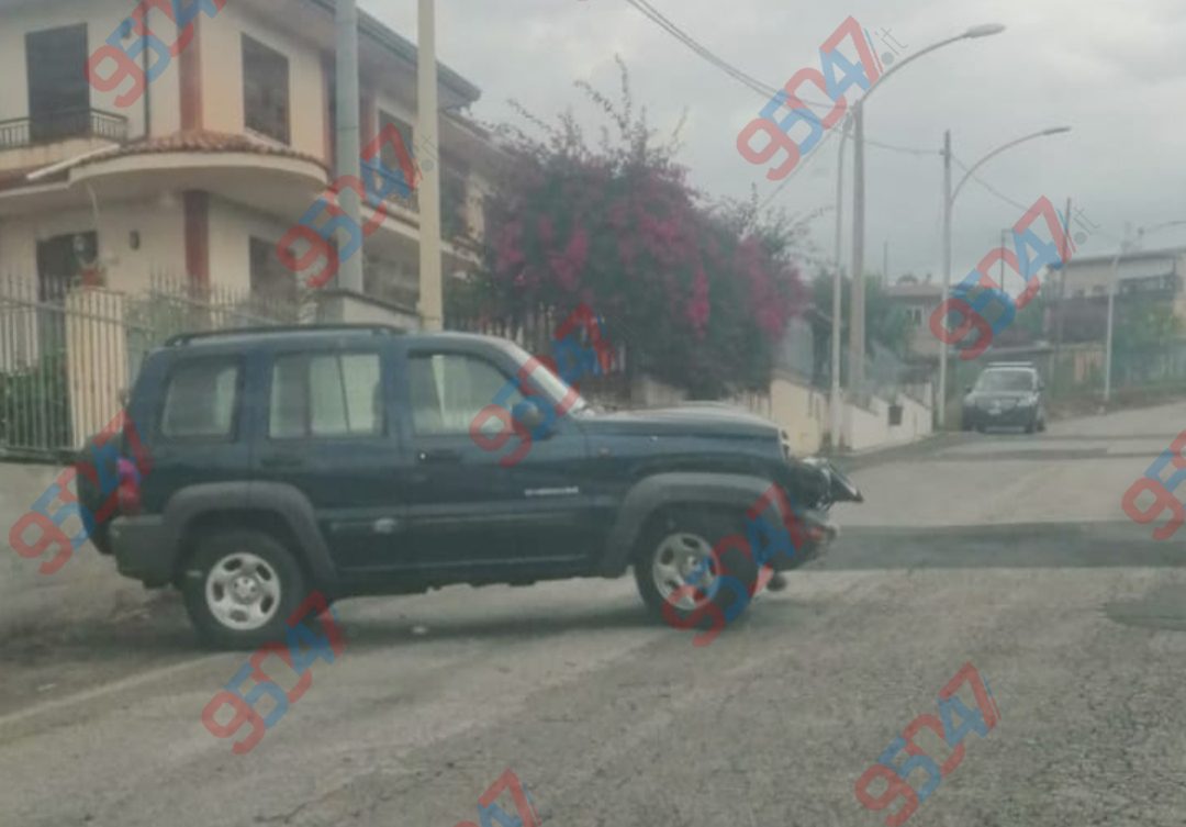 BELPASSO E PATERNÒ, DUE INCIDENTI NEL POMERIGGIO: AUTO RIBALTATA E TESTA-CODA, DUE FERITI