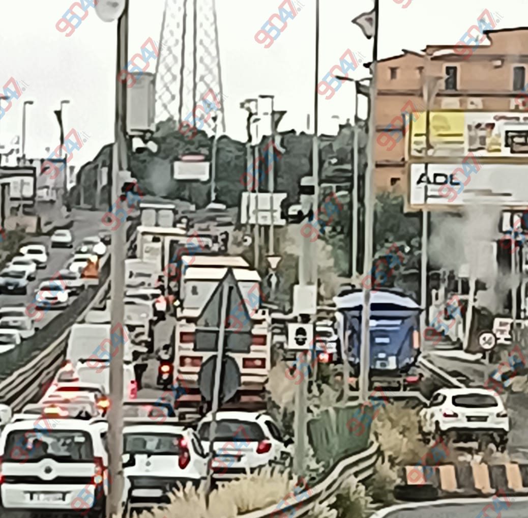 SS121, SCONTRO TRA AUTO E MOTO A MISTERBIANCO: FERITO IL CENTAURO, TRAFFICO IN TILT CON LUNGHISSIME CODE