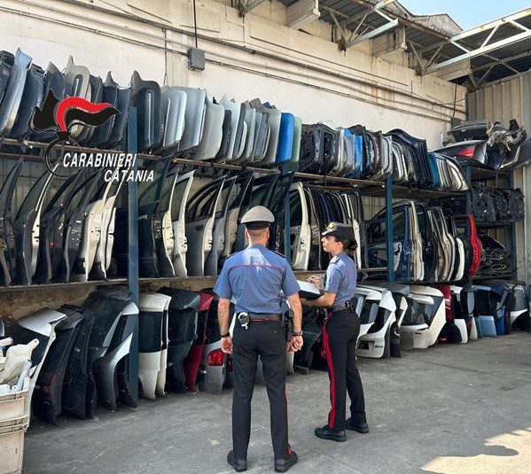 Ricambi auto rubati, maxi operazione a Catania: due denunciati e 25mila euro di multe