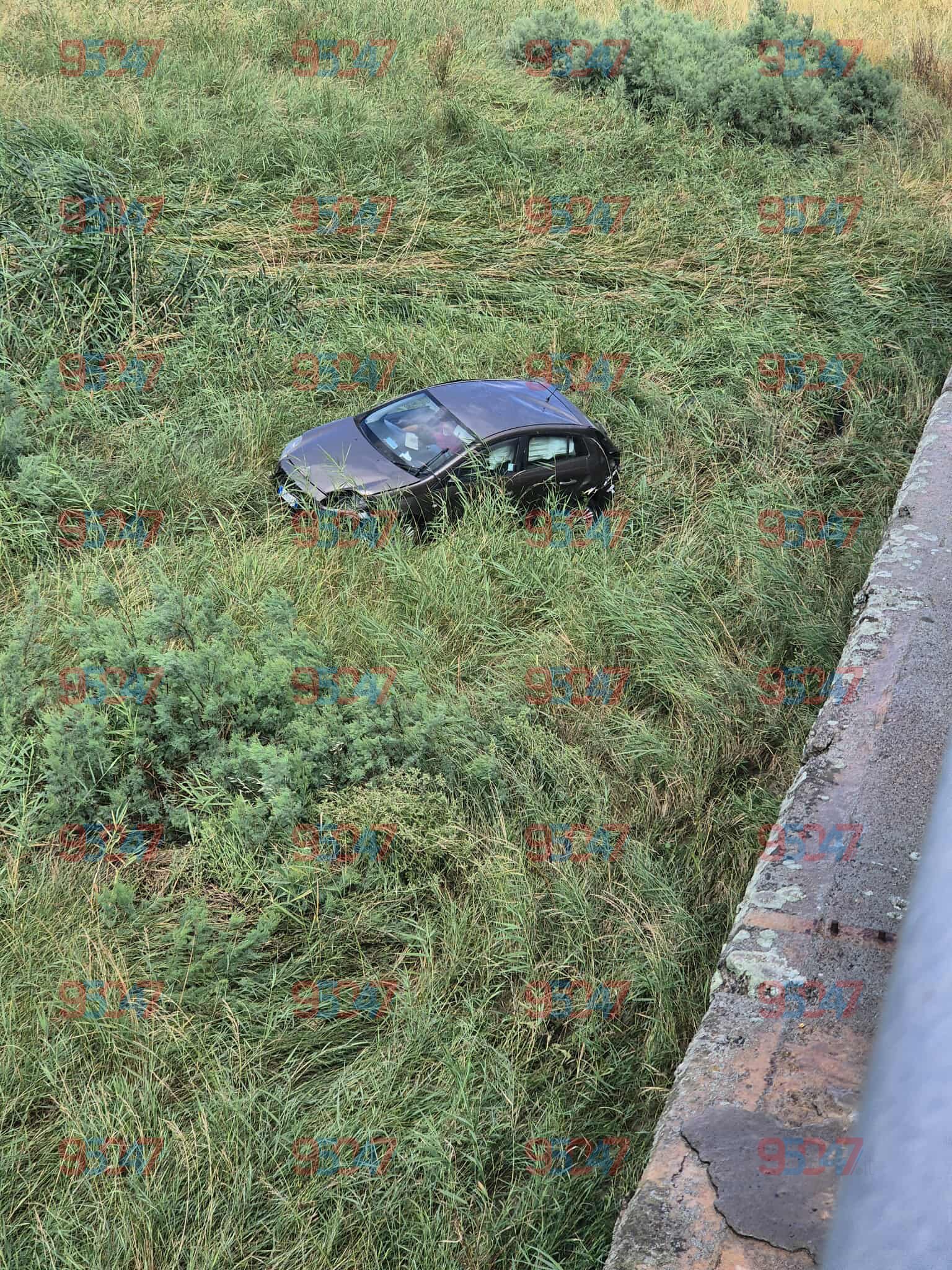 SCONTRO TRA DUE AUTO SULLA PALERMO-CATANIA: UNA VOLA GIÙ DAL VIADOTTO, TRE FERITI