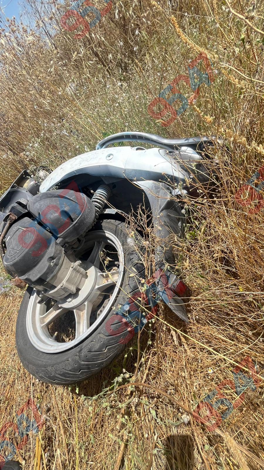 PATERNÒ, SCOOTER ABBANDONATO TRA I RIFIUTI: LA SEGNALAZIONE DI UN CITTADINO