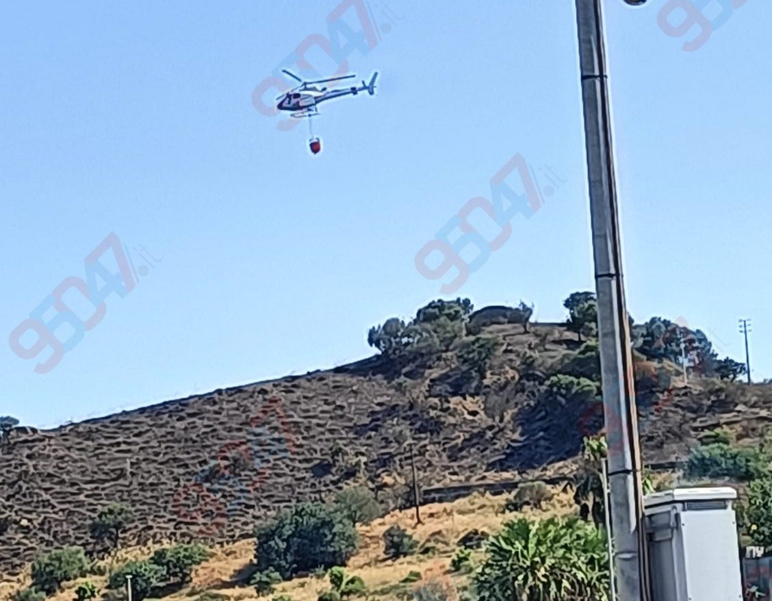 AGGIORNAMENTO INCENDI NEL CATANESE: VASTO ROGO TRA CATANIA E MISTERBIANCO, IN AZIONE ELICOTTERO ANTINCENDIO