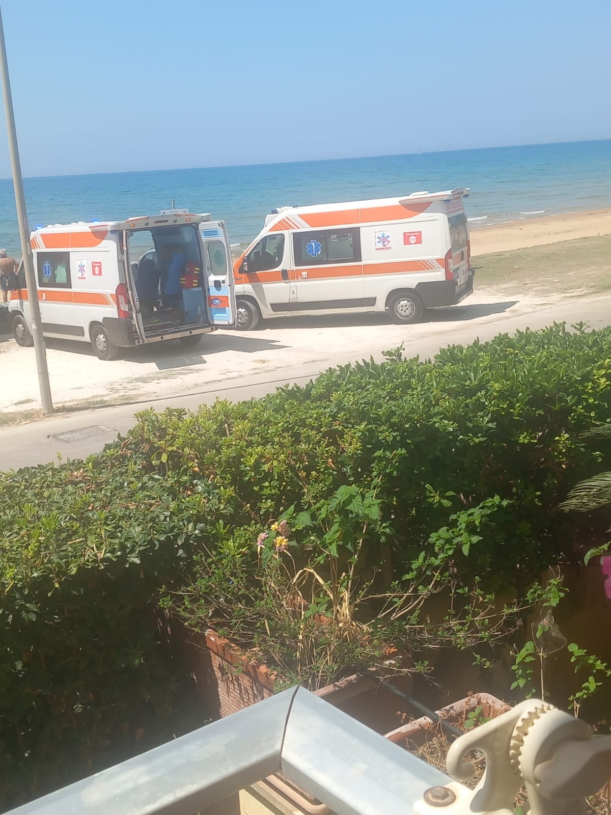PATERNESE 81ENNE COLTO DA MALORE IN SPIAGGIA A DONNALUCATA: GRAVE, TRASFERITO IN ELISOCCORSO A CATANIA