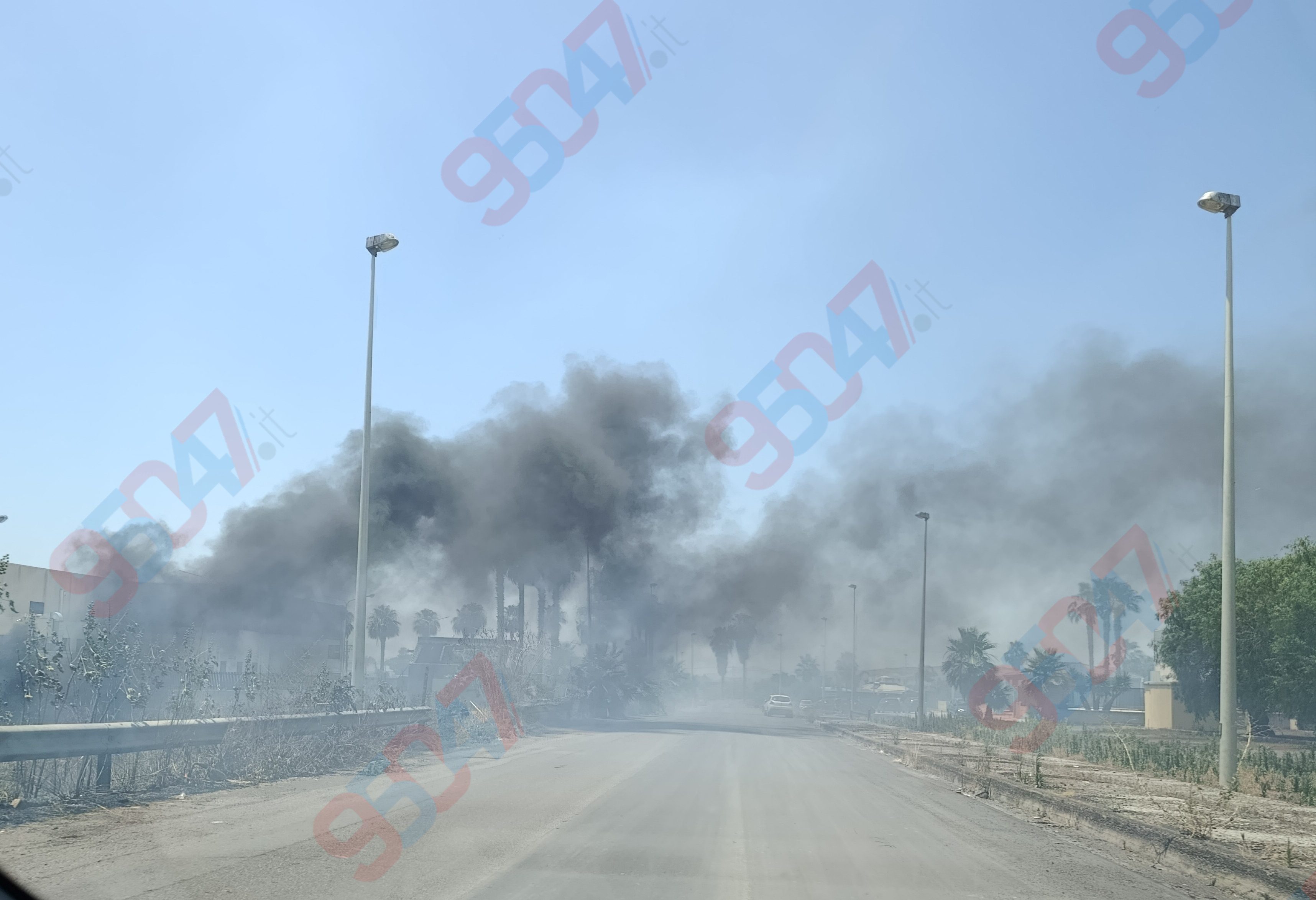 TEMPERATURE IN AUMENTO E INCENDI: VIGILI DEL FUOCO SOMMERSI DI CHIAMATE. VASTO  ROGO IN CONTRADA TRE FONTANE