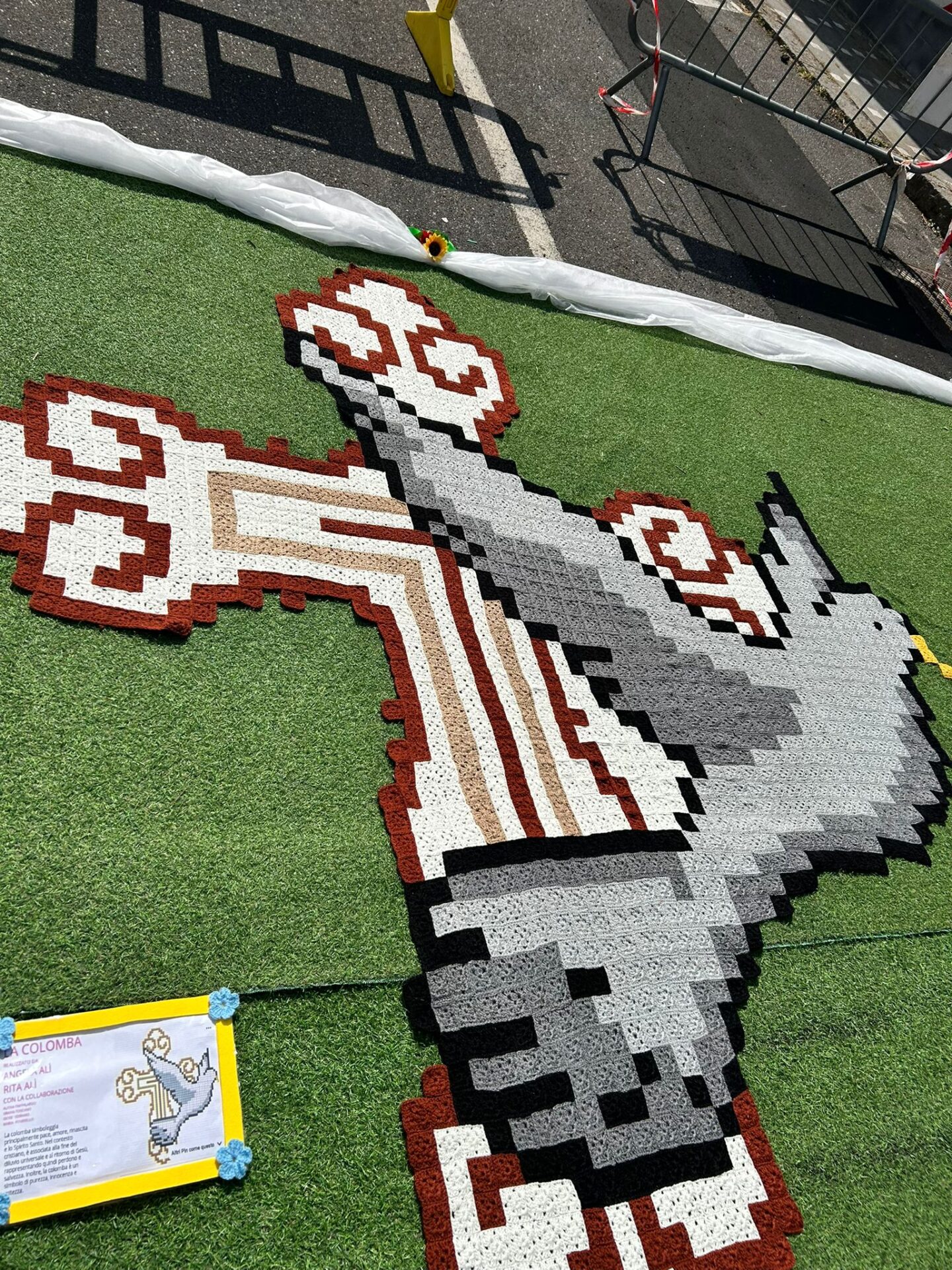 GRANDE SUCCESSO PER L’ESPOSIZIONE ALL’UNCINETTO DELLE DONNE DI RAGALNA: OGGI L’ULTIMO GIORNO PER VISITARLA