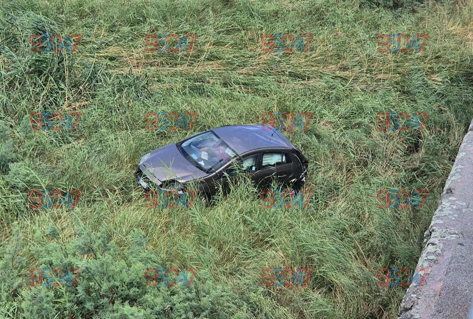 GRAVE INCIDENTE SULLA CATANIA PALERMO NEI PRESSI DI AGIRA, AUTO SFONDA IL GUARDRAIL E PRECIPITA SOTTO L’AUTOSTRADA, DUE FERITI