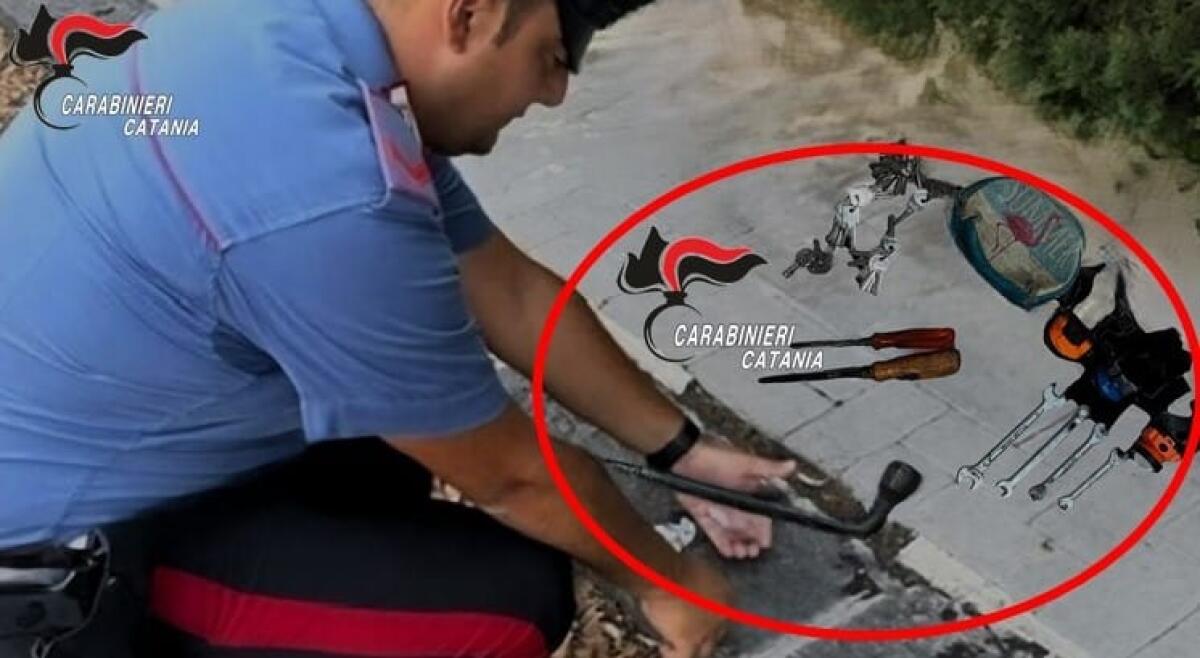 Giarre, fermati con arnesi da scasso: tra loro un uomo di Misterbianco - 