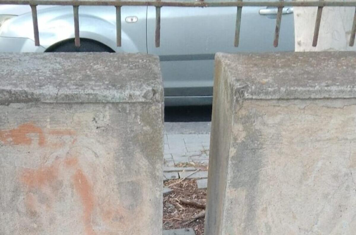 PARCO DEL SOLE: GENITORE SEGNALA CARENZE NEI MURETTI DI PROTEZIONE. “COSÌ I BAMBINI POSSONO FINIRE IN STRADA” - 