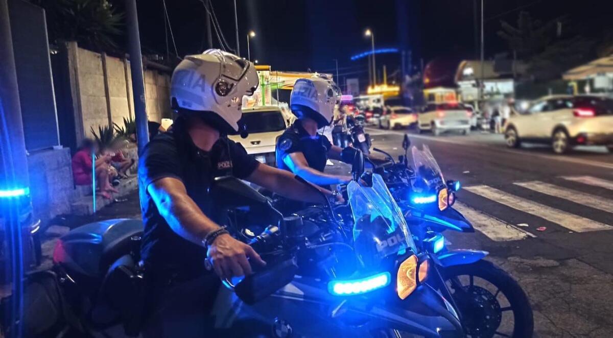 CATANIA, 30ENNE DI PATERNÒ SORPRESA A FARE LA PARCHEGGIATRICE ABUSIVA - 