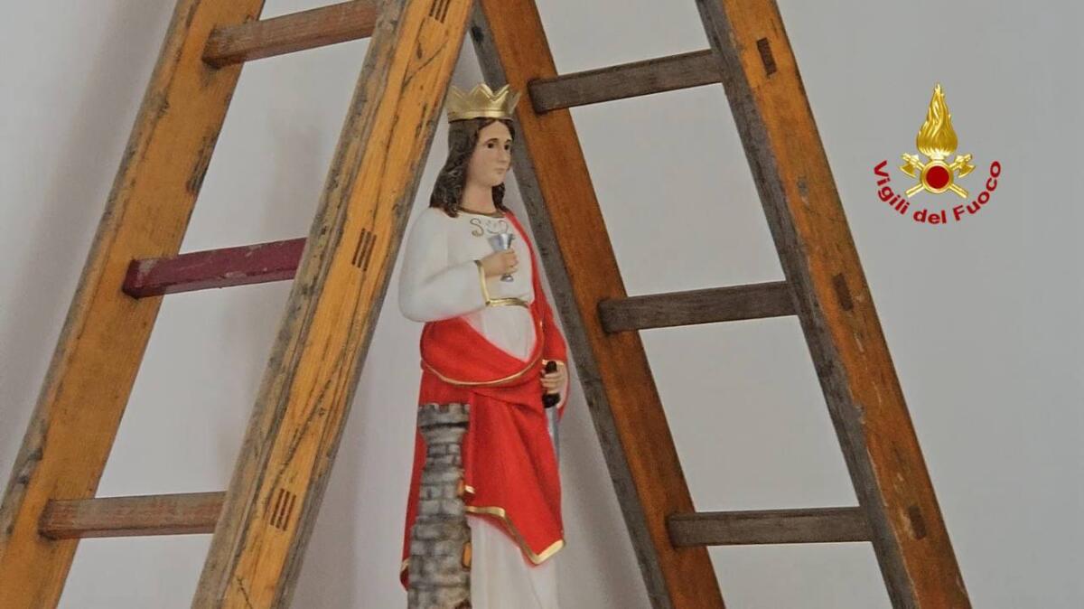 SANTA BARBARA VISITA I SUOI FIGLI IN DIVISA DEI VIGILI DEL FUOCO AI DISTACCAMENTI DI CATANIA NORD E SUD - 