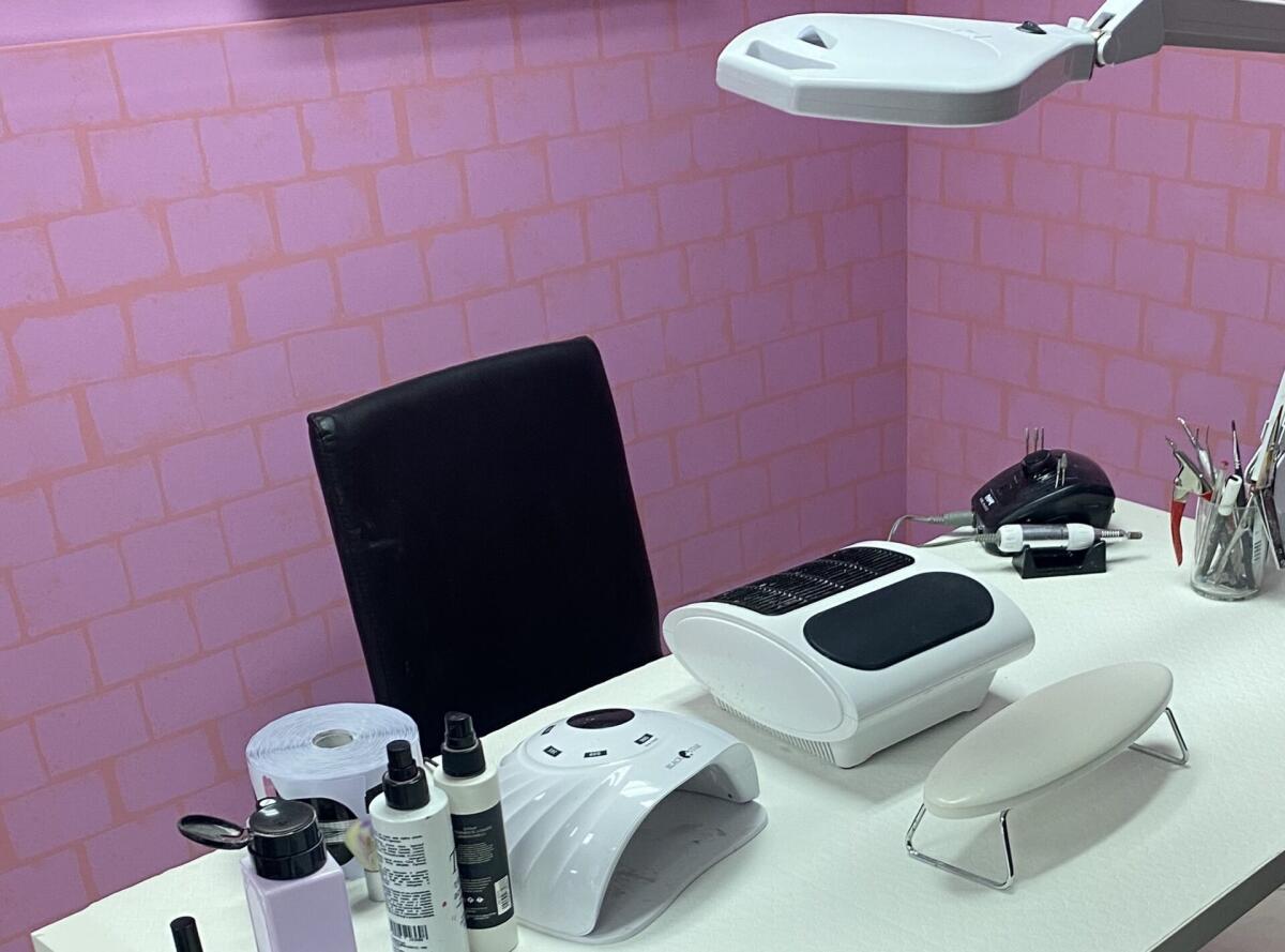 MISTERBIANCO. UNGHIE PERFETTE MA ILLEGALI: SI PROMUOVEVANO SUI SOCIAL, MA LAVORAVANO IN NERO. FERMATE DUE ESTETISTE E MULTE FINO A 1.032 EURO - 