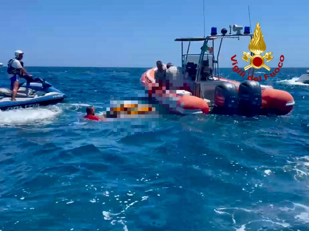 Catania, corpo senza vita di un uomo di 68 anni recuperato sotto la scogliera della Stazione Centrale - 