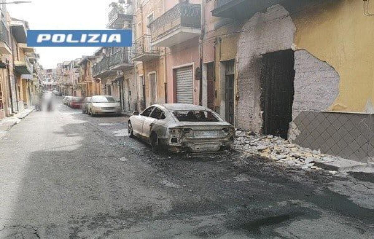 ADRANO. AUTO A FUOCO PER DISSIDI PERSONALI: IDENTIFICATO L’AUTORE, È UN MINORE - 