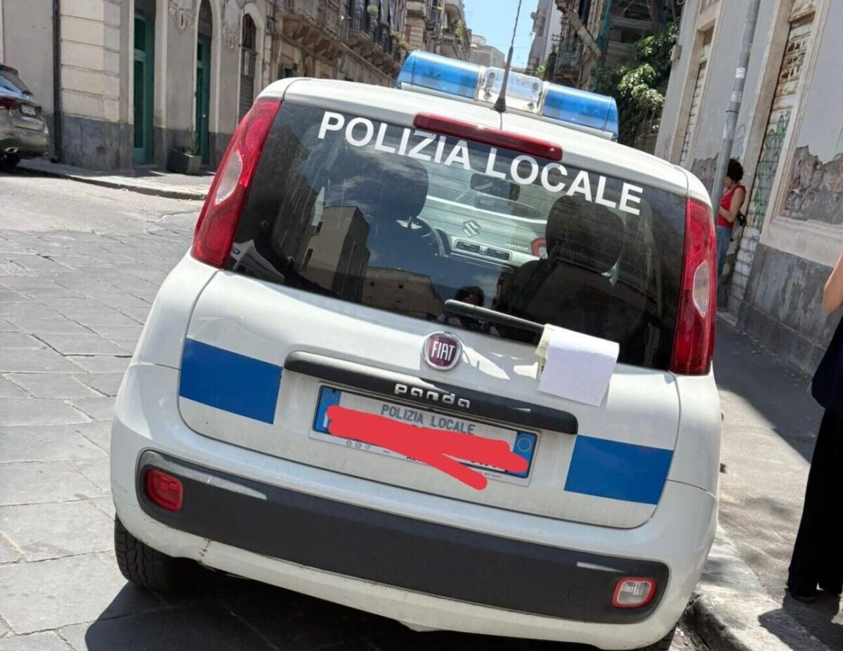 Catania, vigile sanziona auto della Polizia Municipale: il mezzo è del Comune di Biancavilla - 