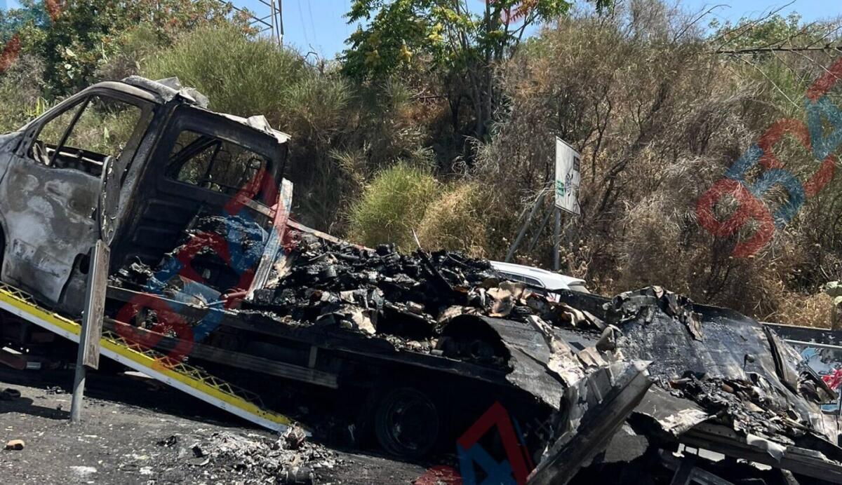 FURGONE IN FIAMME A GRAVINA, PAURA E TRAFFICO IN TILT ALLO SVINCOLO - 