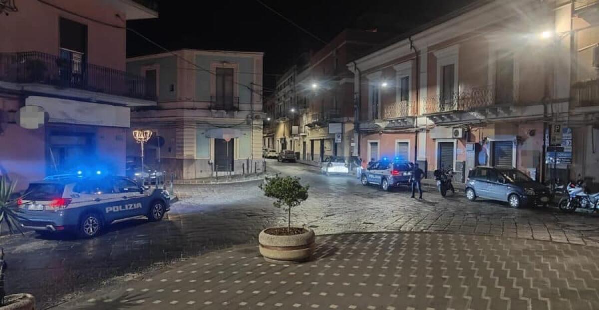 BIANCAVILLA. CIBO CONGELATO VENDUTO COME FRESCO E DIPENDENTE IN NERO: CHIUSO PUB DEL CENTRO, RAFFICA DI SANZIONI E DENUNCIA - 