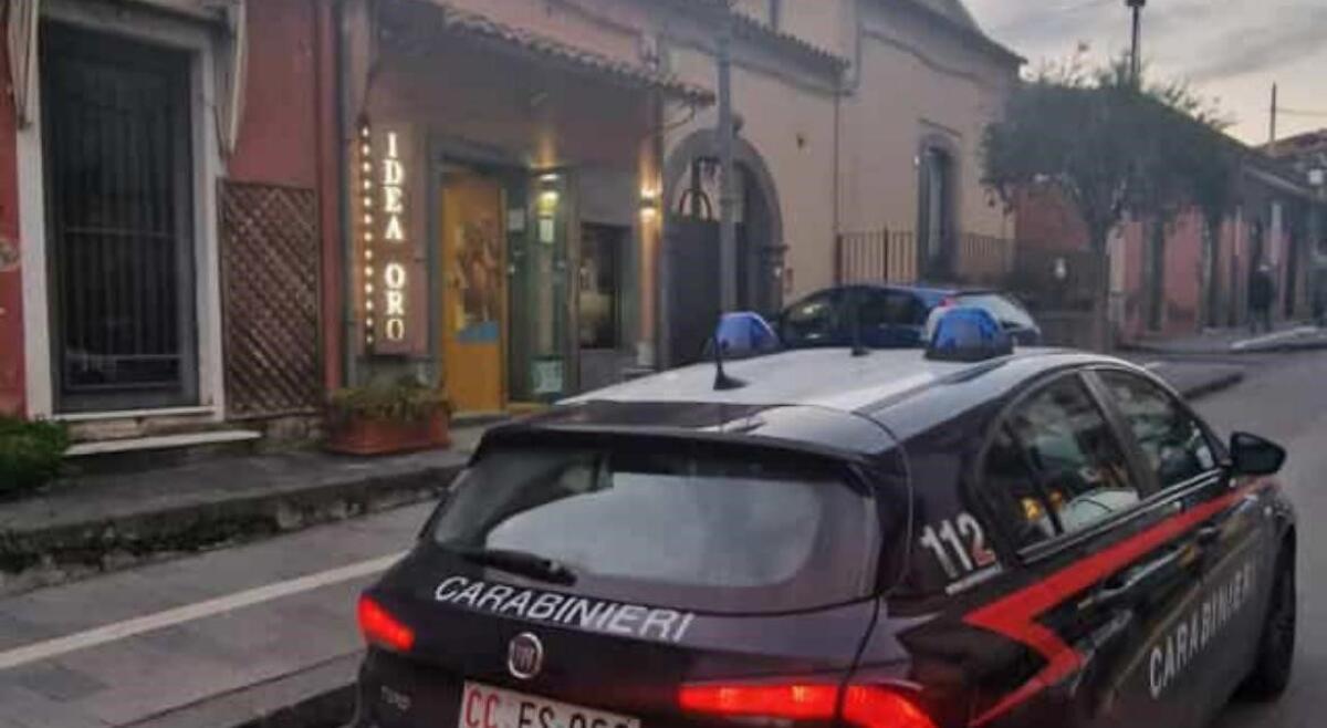 GIOIELLERIA ASSALTATA A BELPASSO: INCASTRATI DUE RAPINATORI DI PATERNÒ GRAZIE AL RIS E ALLE TELECAMERE - 