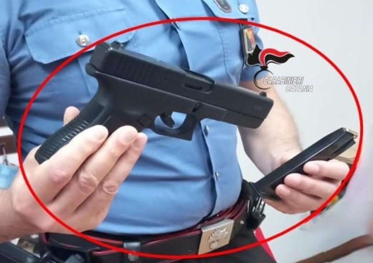 SAN PIETRO CLARENZA, GATTO ENTRA IN CASA DEI VICINI: IL FRATELLO DELLA PADRONA SCENDE ARMATO E MINACCIA UNA DONNA E I SUOI FIGLI - 