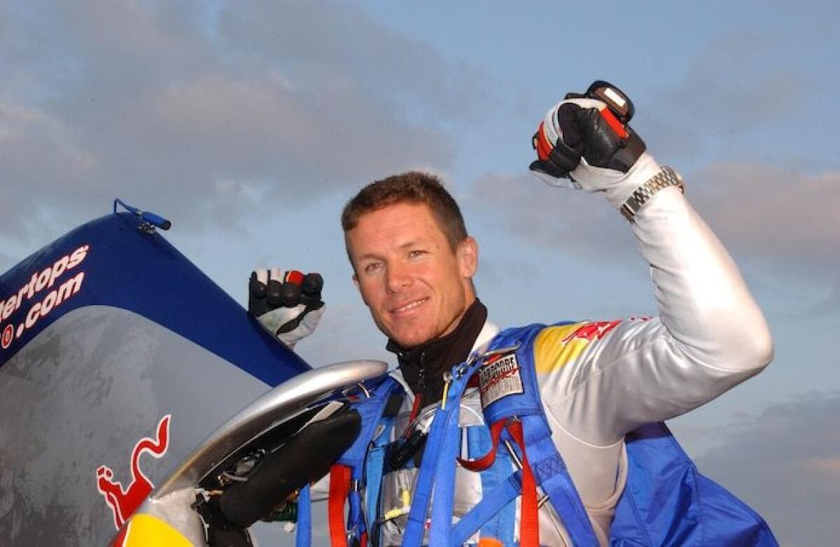 Morto Felix Baumgartner, leggenda delle sfide estreme: si schianta col parapendio a 56 anni - 