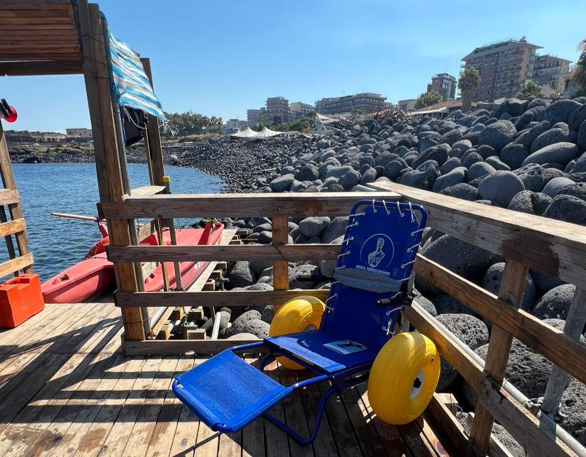 CATANIA, MARE SENZA BARRIERE: SPIAGGE LIBERE E SOLARIUM ORA ACCESSIBILI A TUTTI - 
