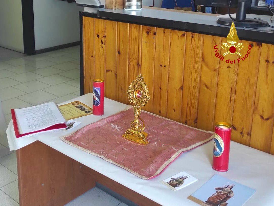 SANTA BARBARA VISITA I SUOI FIGLI IN DIVISA DEI VIGILI DEL FUOCO AI DISTACCAMENTI DI CATANIA NORD E SUD