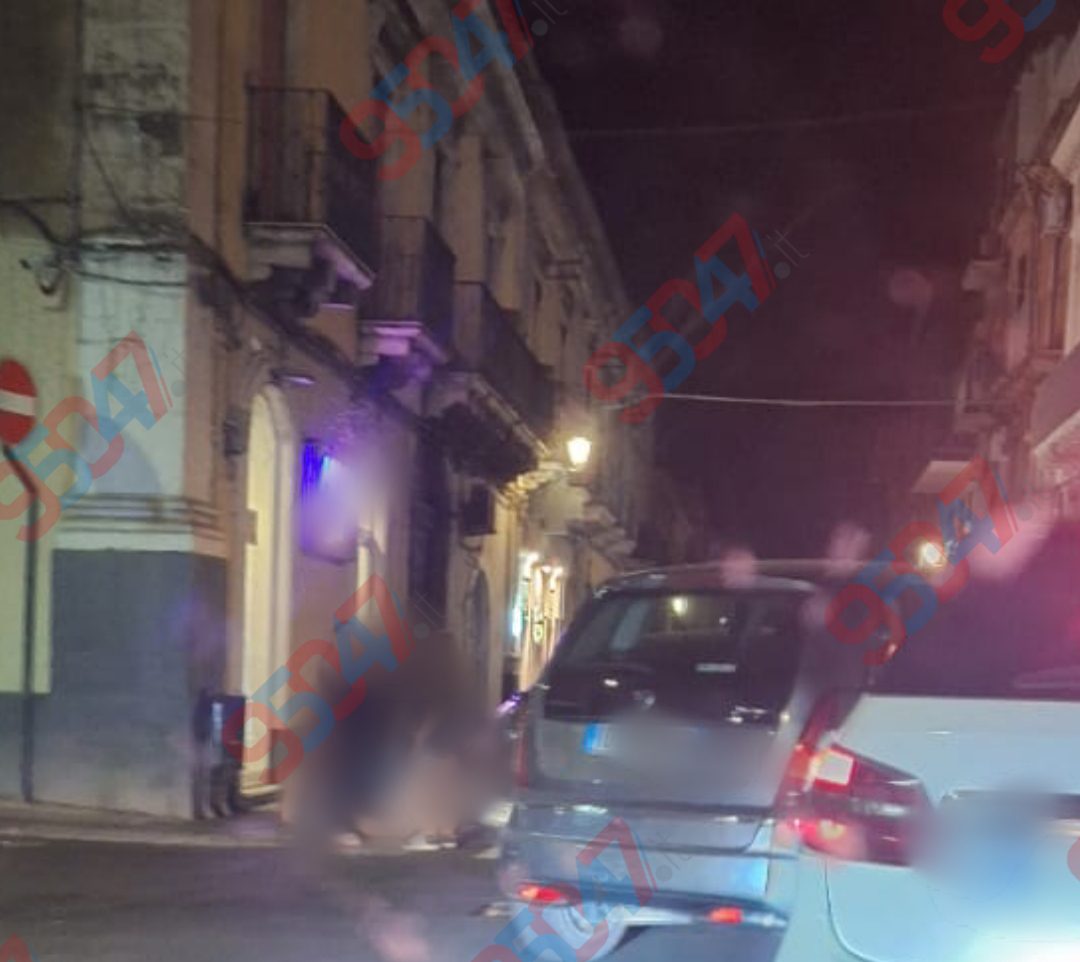 ULTIM’ORA – PAURA A PATERNÒ: DUE AUTO SI SCONTRANO, CI SONO FERITI