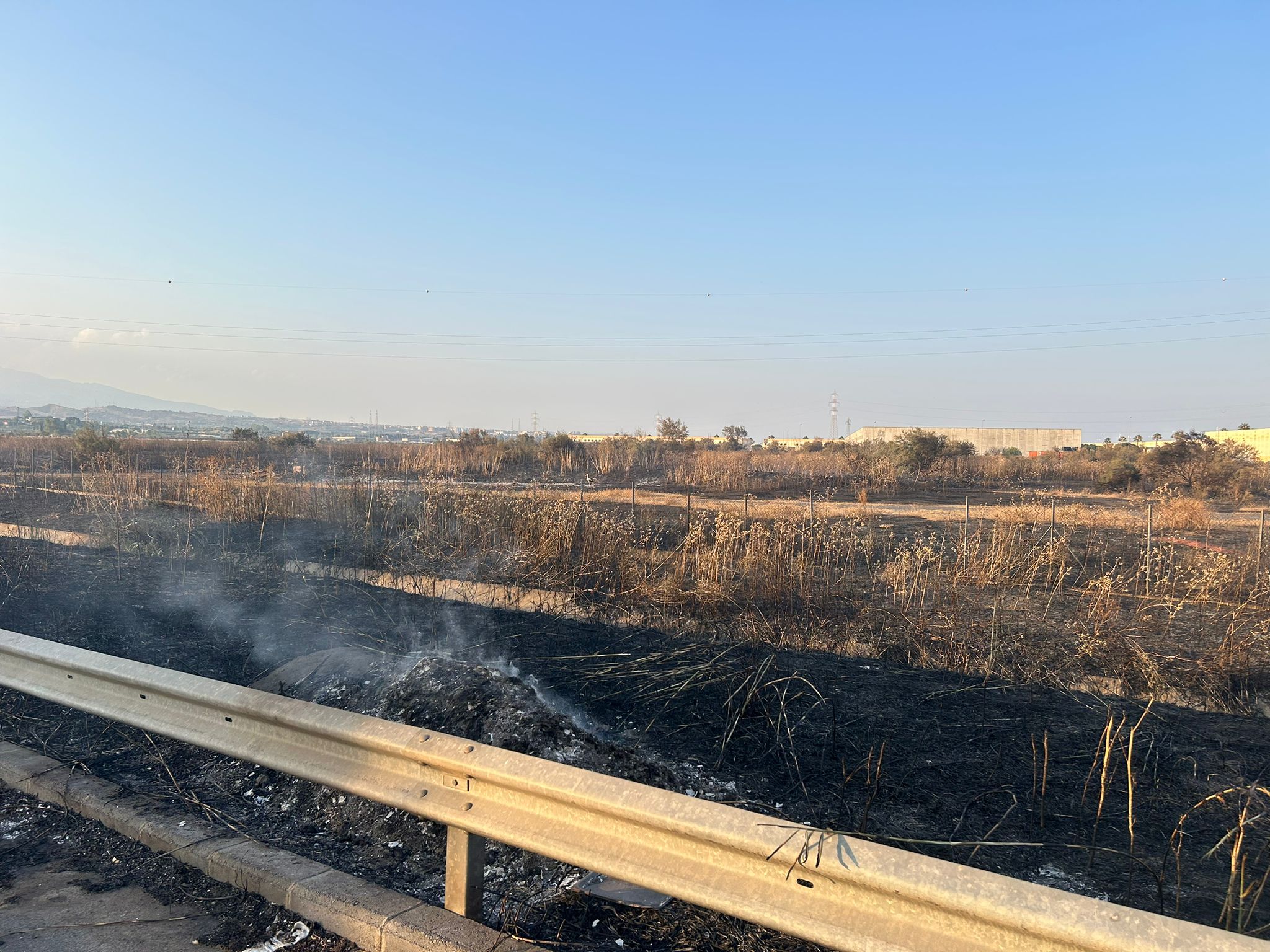 EMERGENZA INCENDI NEL CATANESE: OLTRE 100 INTERVENTI, DIPENDENTE DEL MAAS INTOSSICATO