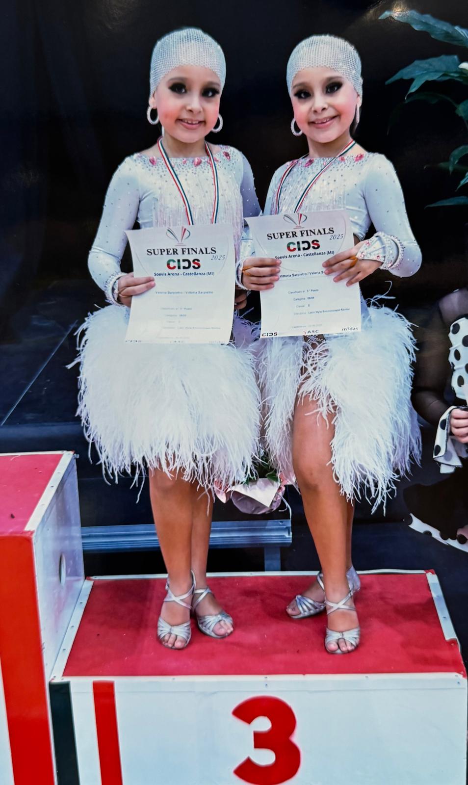 LATIN DANCE ACADEMY DI PATERNÒ: UN ALTRO ANNO DI SUCCESSI AI CAMPIONATI ITALIANI DI DANZA SPORTIVA