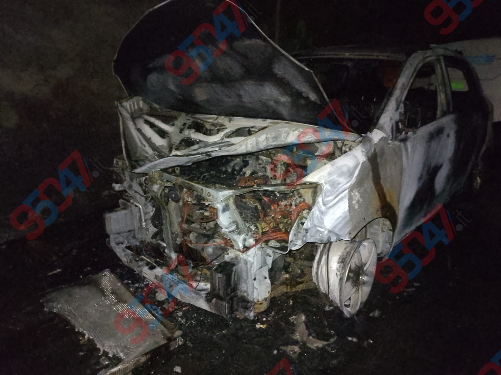 PAURA NELLA SERATA DI OGGI: AUTO PRENDE FUOCO NEI PRESSI DEL "PONTE DI CURRUNI"