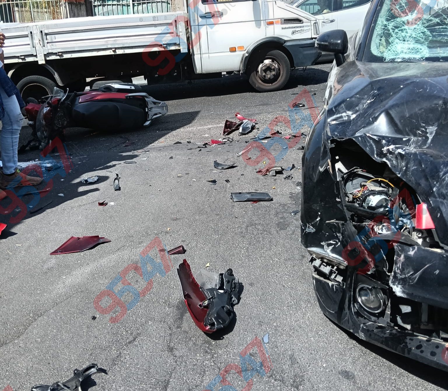 CATANIA, INCIDENTE TRA SCOOTER E AUTO IN VIA GALERMO: FERITO UN CENTAURO