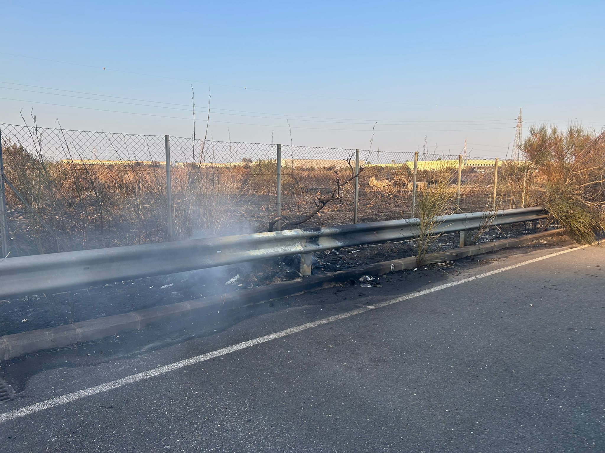 EMERGENZA INCENDI NEL CATANESE: OLTRE 100 INTERVENTI, DIPENDENTE DEL MAAS INTOSSICATO