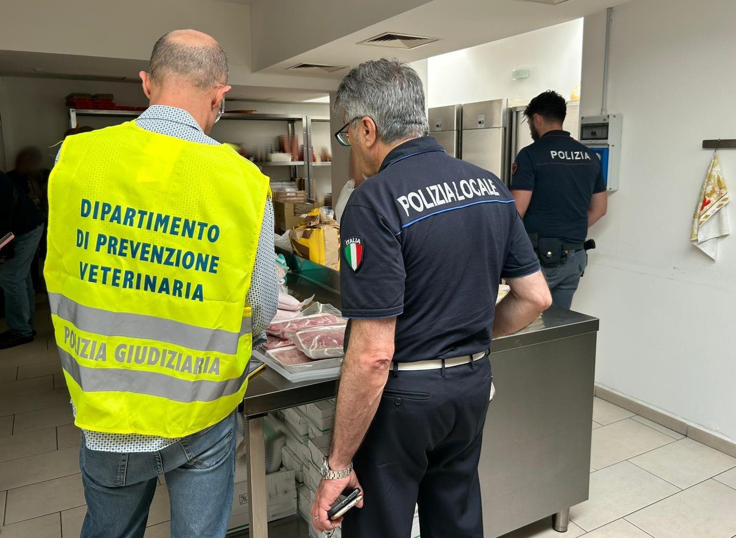 Catania, Blitz in Casa di Riposo a Nesima: Sequestrati 72 Kg di Carne Irregolare, Denunciato il Titolare