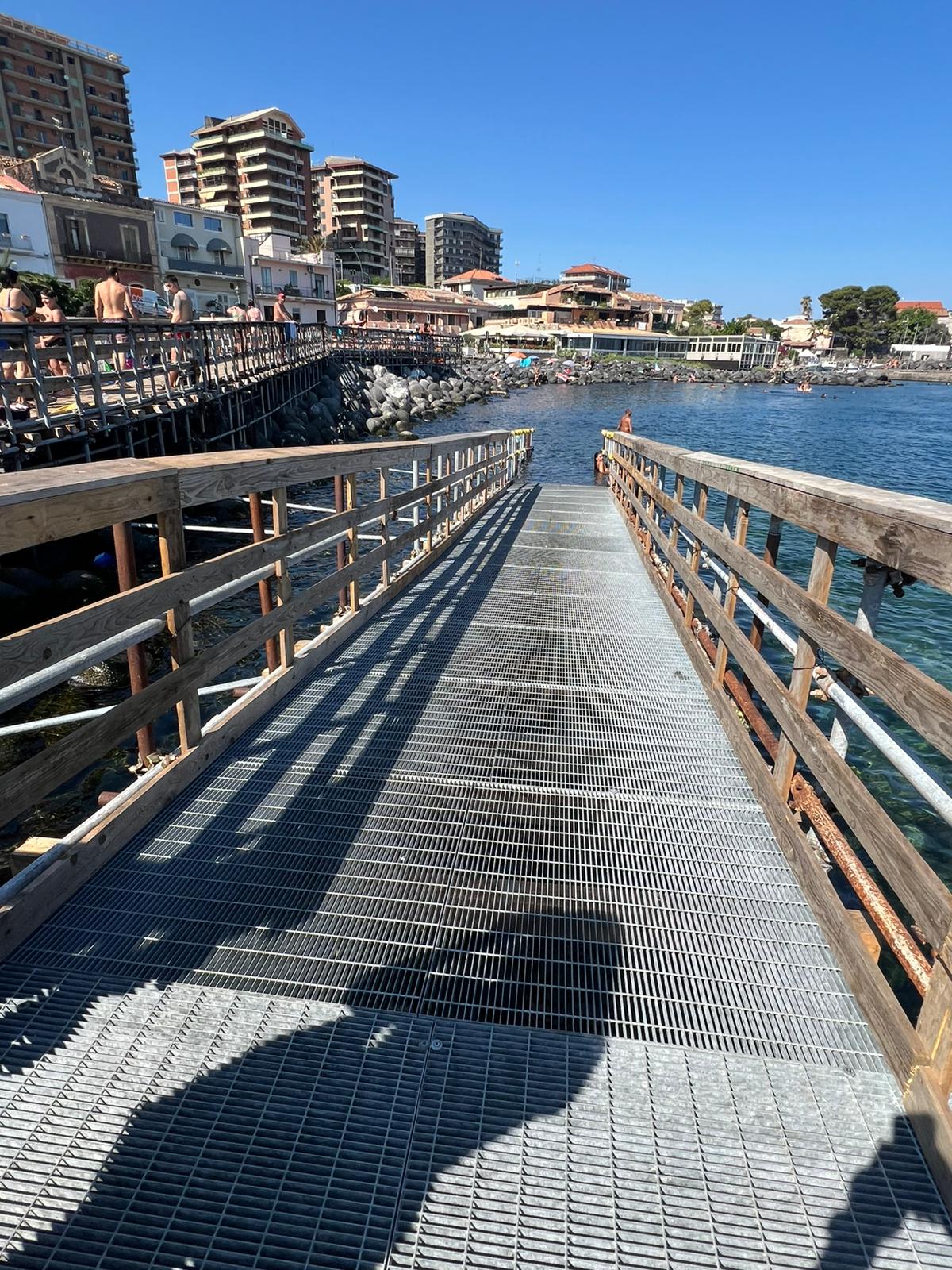 CATANIA, MARE SENZA BARRIERE: SPIAGGE LIBERE E SOLARIUM ORA ACCESSIBILI A TUTTI