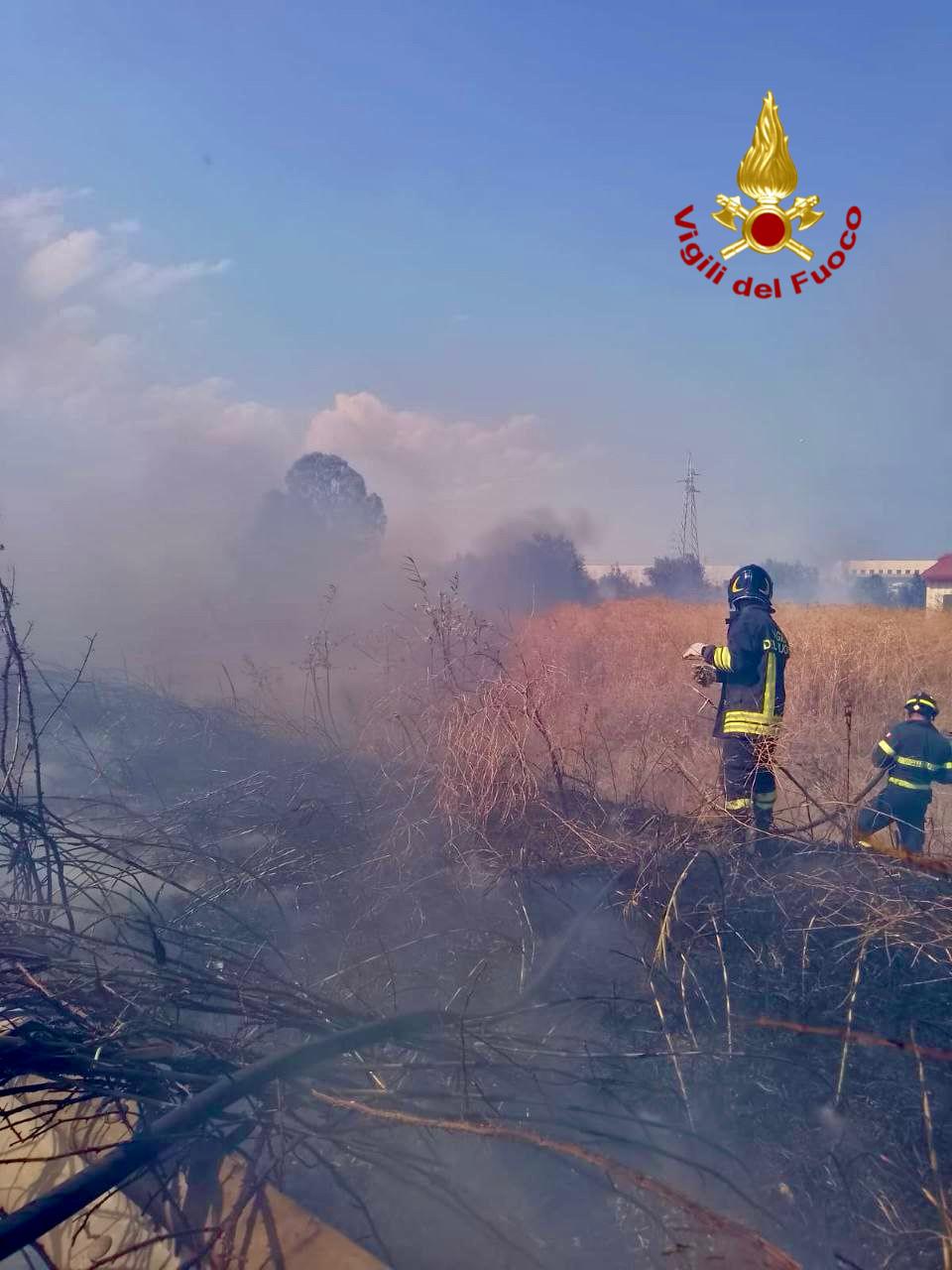 EMERGENZA INCENDI NEL CATANESE: OLTRE 100 INTERVENTI, DIPENDENTE DEL MAAS INTOSSICATO