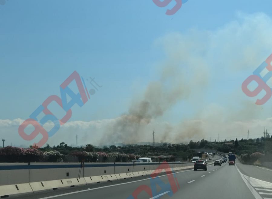 INCENDI DI STERPAGLIA NEL CATANESE, MISTERBIANCO TRA LE ZONE PIÙ COLPITE