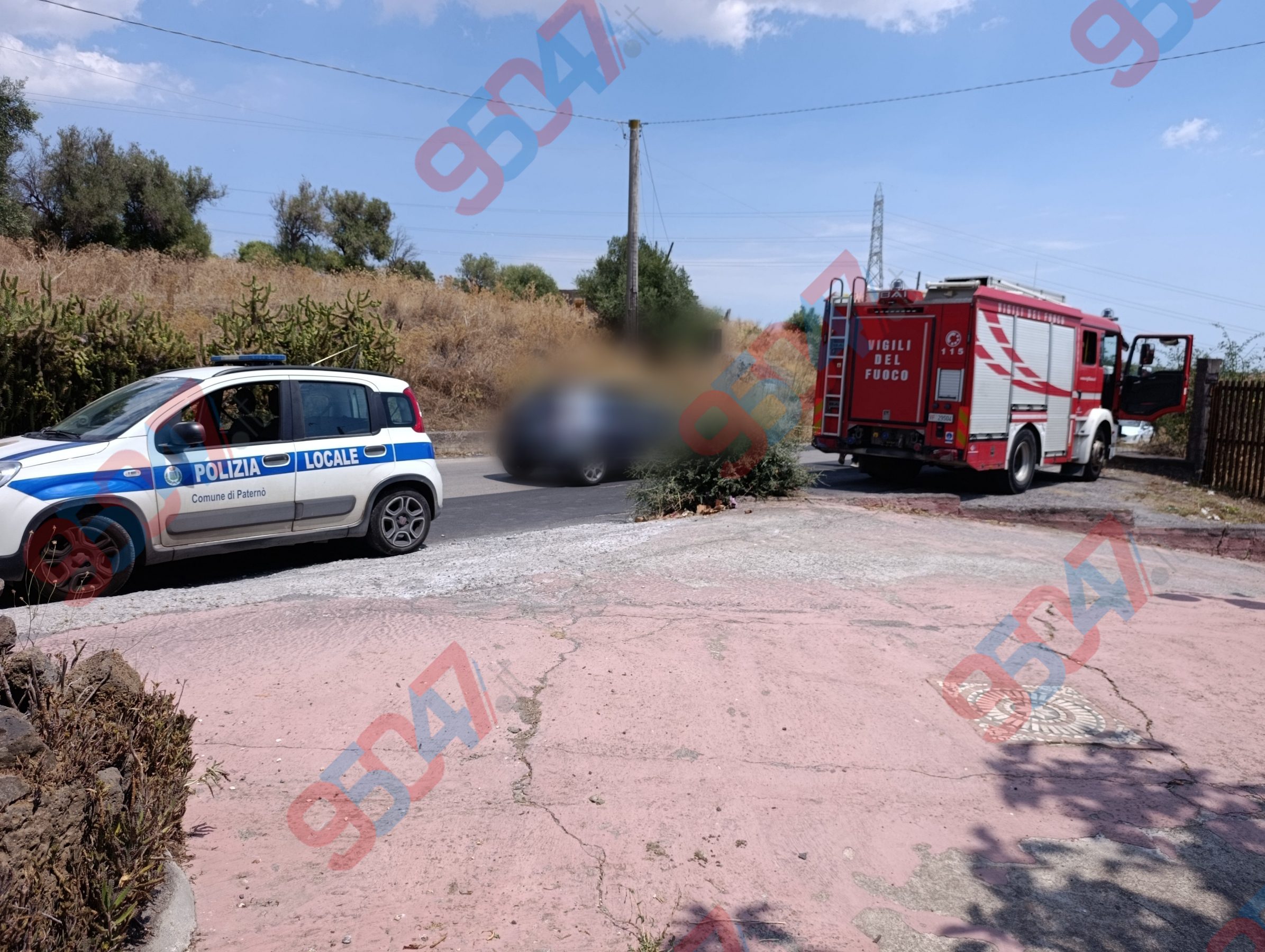 PATERNÒ, SI RIBALTA CON L’AUTO E FINISCE NELLA VEGETAZIONE,FERITO 22 ENNE